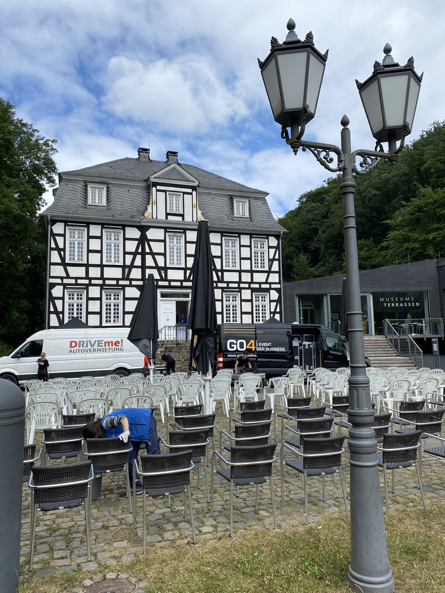 Vorbereitungen für die #Waldvorlesung des Forschungsschwerpunkts Energie, Umwelt &amp; Nachhaltigkeit der <a href="/fernunihagen/">FernUniversität</a> im LWL-Freilichtmuseum Hagen ab 17:30 auch live per Stream <a href="/lwl_aktuell/">Landschaftsverband Westfalen-Lippe (LWL)</a> <a href="/Hagen_Westfalen/">Stadt Hagen</a>