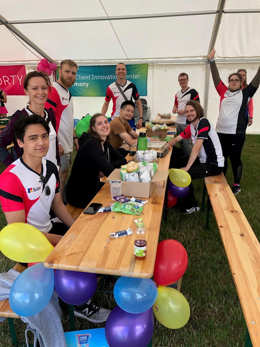 SulzerGmbH's tweet photo. Mit stolzen 1. 112,5 Trainingskilometern in den Beinen🏃‍♀️🏃gingen wir gestern mit vier Teams bei der großen Abschlussveranstaltung von @firmenstaffel im Elbauenpark in #Magdeburg an den Start. Unsere Läufer*innen machten beim Staffellauf über 5 x 3 Kilometer richtig Tempo. https://t.co/1upWYLnFFB