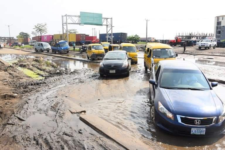 TrackaNG's tweet photo. ATTENTION!!!

Dear @jidesanwoolu

This is the deplorable state of Apapa-Ijora Road, Lagos State.

This failed section has become a death trap and thugs are also leveraging on this to exploit road users.

Kindly do the needful to this road.

@Mr_JAGs @followlasg
#FixLagosRoads https://t.co/BCFZgw2cf4