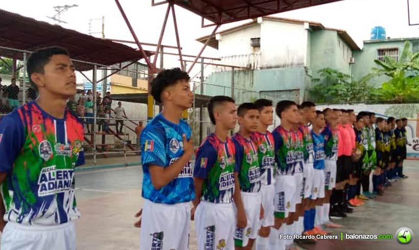 Balonazos's tweet photo. En la Liga FutVe2 de Sala Sub-17 Vigía Sport igualó 2-2 con el Internacional de Guárico de local.

#LigaFutVe2Sala
#VIGalaRRHH
#InternacionalGuárico

🔗 https://t.co/QPK67QOvXI https://t.co/ai6mfoFars