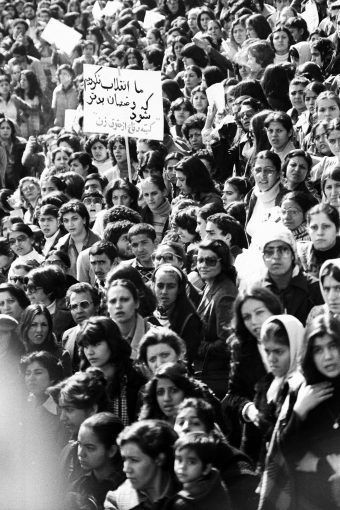 انقلاب را بی حجابان کردند فخرشان را باحجابان بردند!