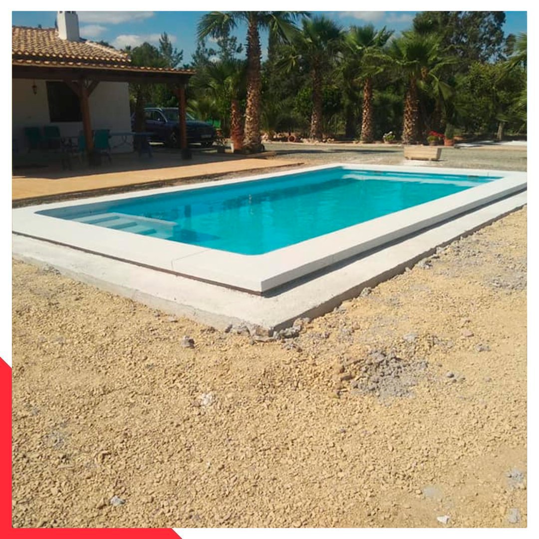 ¡Espectacular el cambio de este jardín! 💚

¿No te dan ganas de tirarte a disfrutar de un día de sol y piscina? ¡A nosotros no se nos ocurre mejor plan que este! 😎
➡ <a href="/Neograss_es/">Neograss</a> 
Desliza para ver el antes 👉
#realturf #cespedartificial #piscina #Verano2022  #antesydespues