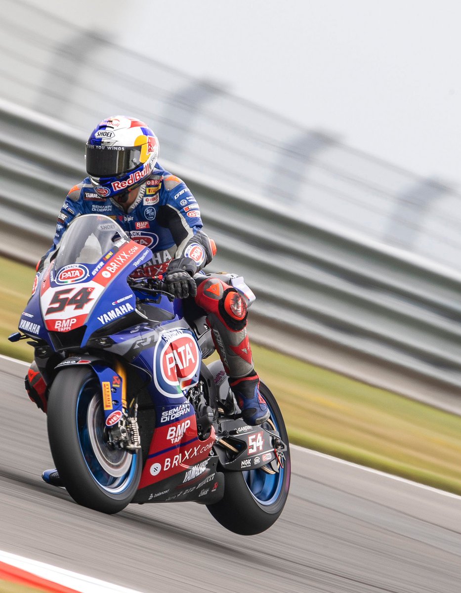 YamahaRacingUK's tweet photo. 📂 Awesome Photos
└📁 @toprak_tr54 
    └📁 Donington Park

𝙊𝙉𝙀 𝙒𝙀𝙀𝙆 till #WorldSBK is back in town 💪🏻

#YamahaRacing #RevsYourHeart #WeR1 https://t.co/NBJSIc4FRq