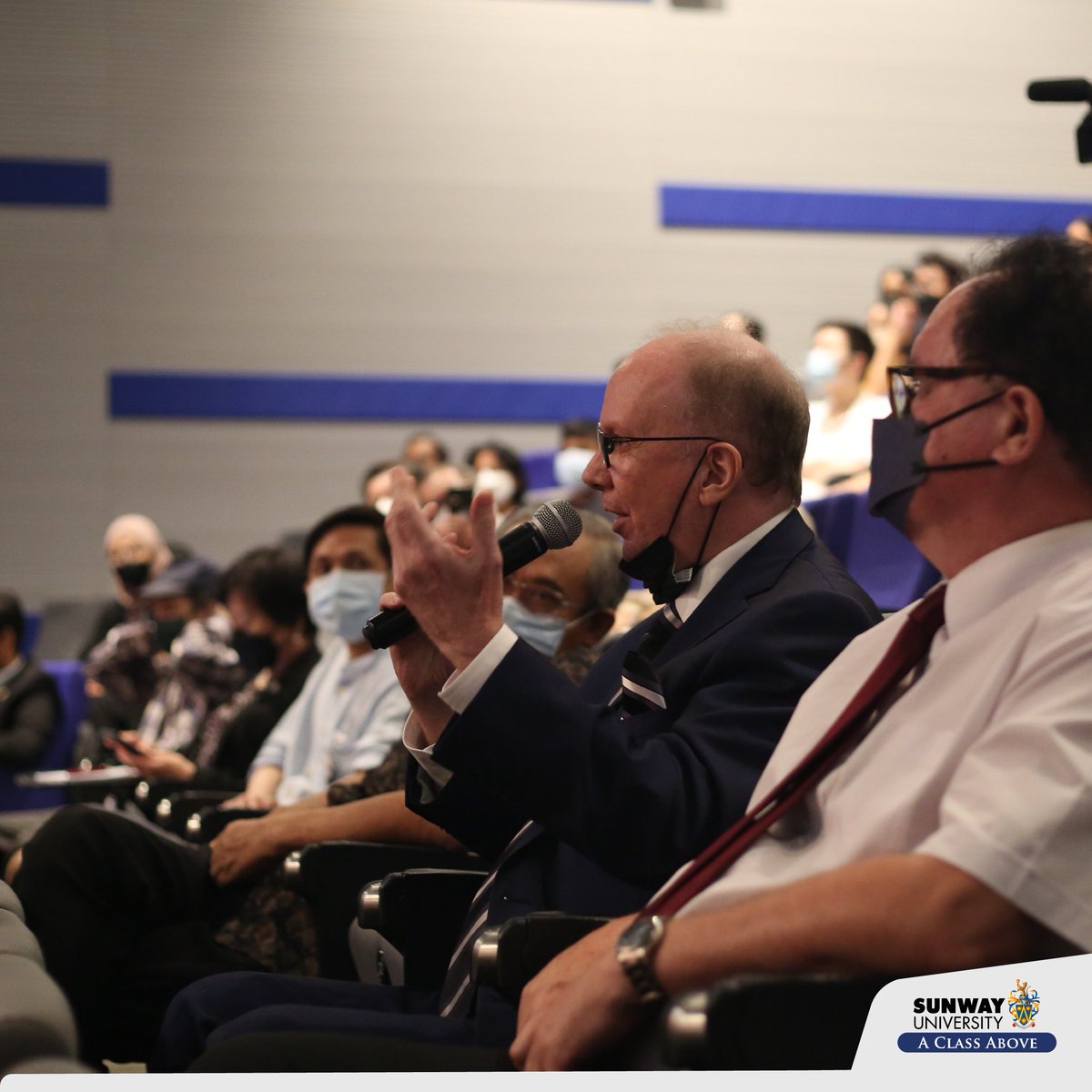 SunwayU's tweet photo. #throwback We're honoured to have Professor Andy Schofield, Vice-Chancellor of @LancasterUni as a #JCDSS featured speaker. Sharing his insights on the topic of ‘Emergence: The theory of everything’, he inspired us with the possibilities that can be found in the world of Physics. https://t.co/pSropNrtTt