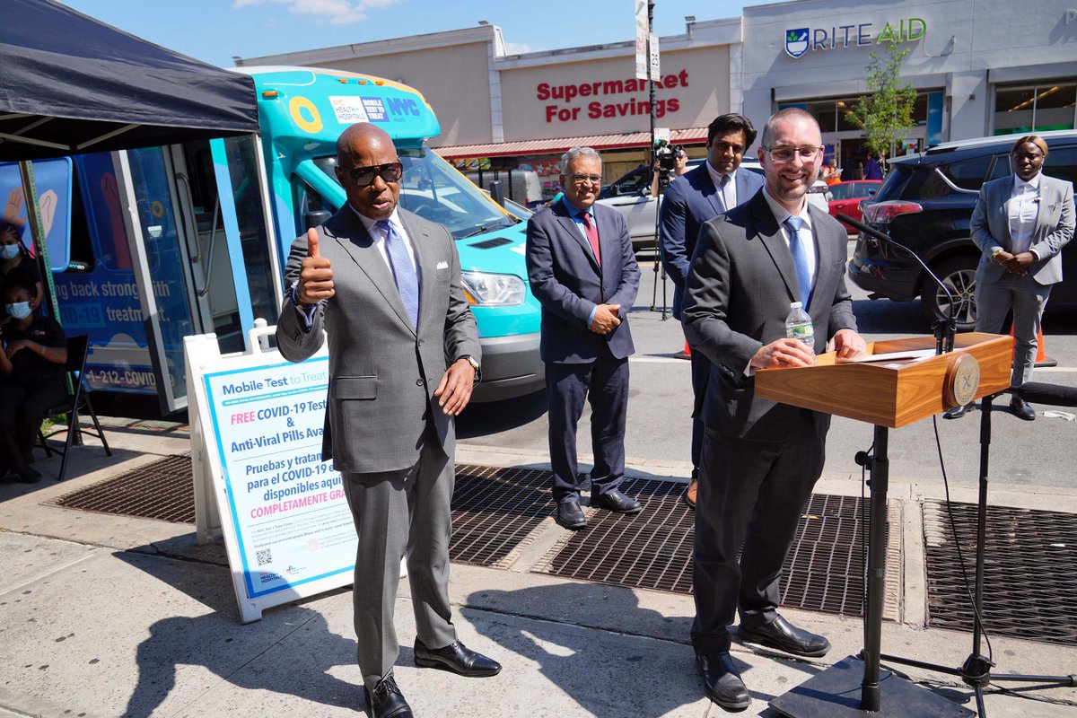 nearlythereMD's tweet photo. The @NYCHealthSystem #TestToTreat program is the first-of-its-kind in which mobile vans provide immediate #COVID19 treatment. Together with @nychealthy, NYC Health + Hospitals is ensuring NYers have more access to life-saving treatments. Find a location: https://t.co/VCHVfmN7b4 https://t.co/zF0aSiGp7y
