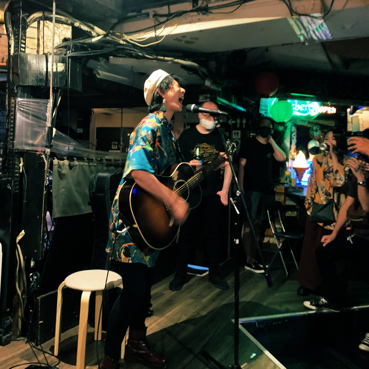 SHIBA_JACK's tweet photo. 昨日madmantails観に行った最高だった久しぶりに観た丸橋ミケちゃんもホオジロザメみたいで最高だった楽しかったLa.mama https://t.co/QucQURHSww