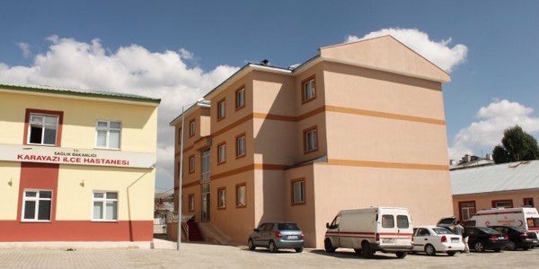 DahiliyeDoktoru's tweet photo. Bir meslektaşımdan BEYAZ KOD!

Erzurum Karayazı İlçe Devlet Hastanesi

“Bugün trafik kazası gecirmiş bi hastaya müdahale ederken hasta yakınları röntgen çekerek zaman kaybettirdiğimizi söyleyerek üstümüze yürüyüp küfür hettiler ki hastanın vitalleri stabil ilk müdahalesi yapılmış https://t.co/g1Wl57NnRR