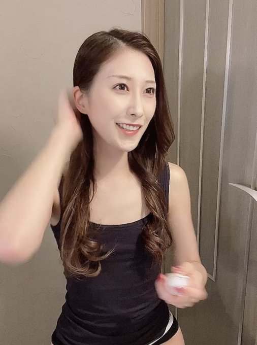 Today&rsquo;s vlog🥳🥳  撮影前の化粧中Vlogです✨  💟Onlyfans💟 https://t.co/EgOiuRN0N8 https://t.co/1LVXWhDmi1