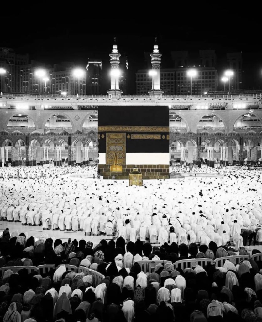 لبيك وإن قيت القلوب
لبيك وإن فاضت الذنوب
لبيك ربي وإن لم أكن بين الزحام ملبيًا
لبيك إنا تائبون ، نادمون ، عائدون 
#يوم_عرفة  #الدعاء_بيوم_تحقيق_الامنيات