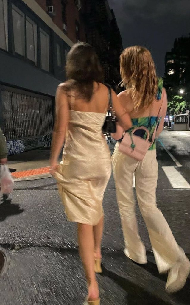 fi_f97's tweet photo. If you have a kind heart, you will have friendship.🌹🌹🌹 https://t.co/4YgeYakkbx