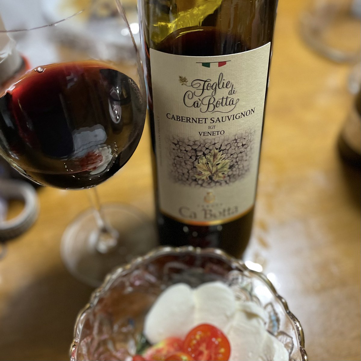 shoji_u's tweet photo. いろいろあるけど...、週末だし、明日休みだし、リラックスしましょ🙁
#cabotta #cabernetsauvignon #Italy #wine #vinosyamazaki https://t.co/Gm9PwAOwIC