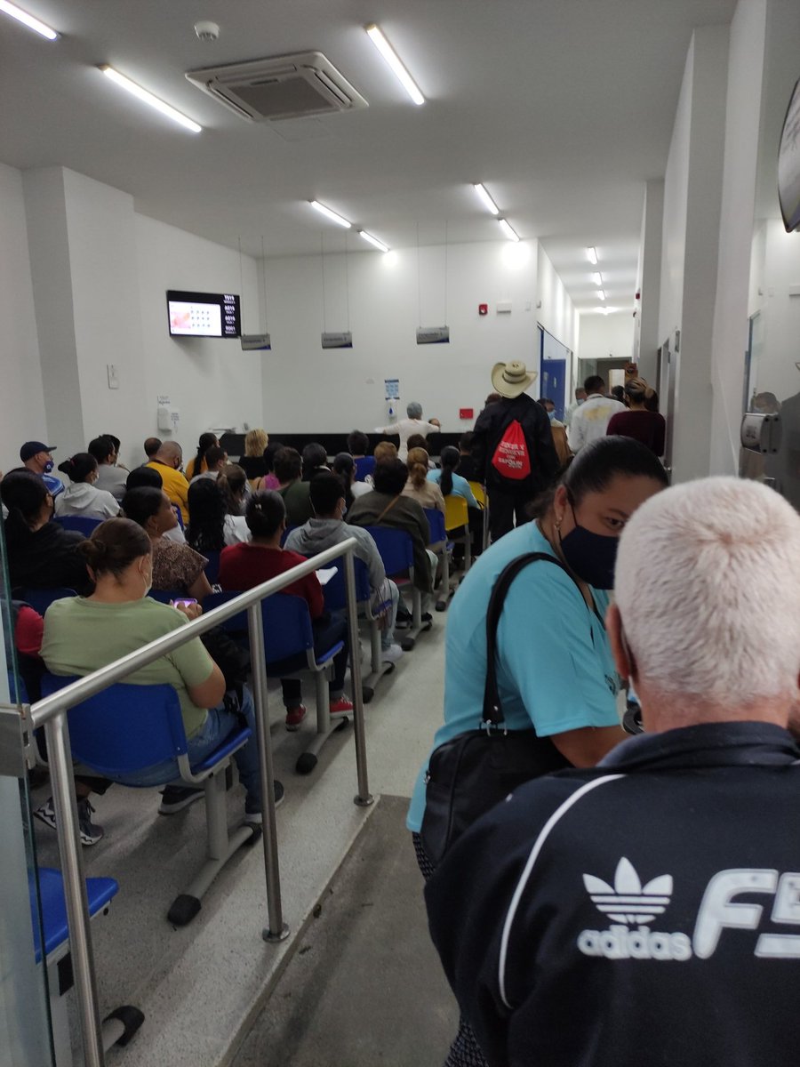 jkotesr's tweet photo. @EPSSaludTotal @Supersalud me parece una falta de respeto que solo haya una funcionaria atendiendo a más de 100 personas que estamos antes de las 6 de la mañana en la sede de Itagüi, como estará el indicador de oportunidad y acceso al servicio?.. https://t.co/1gFsqkyOFn