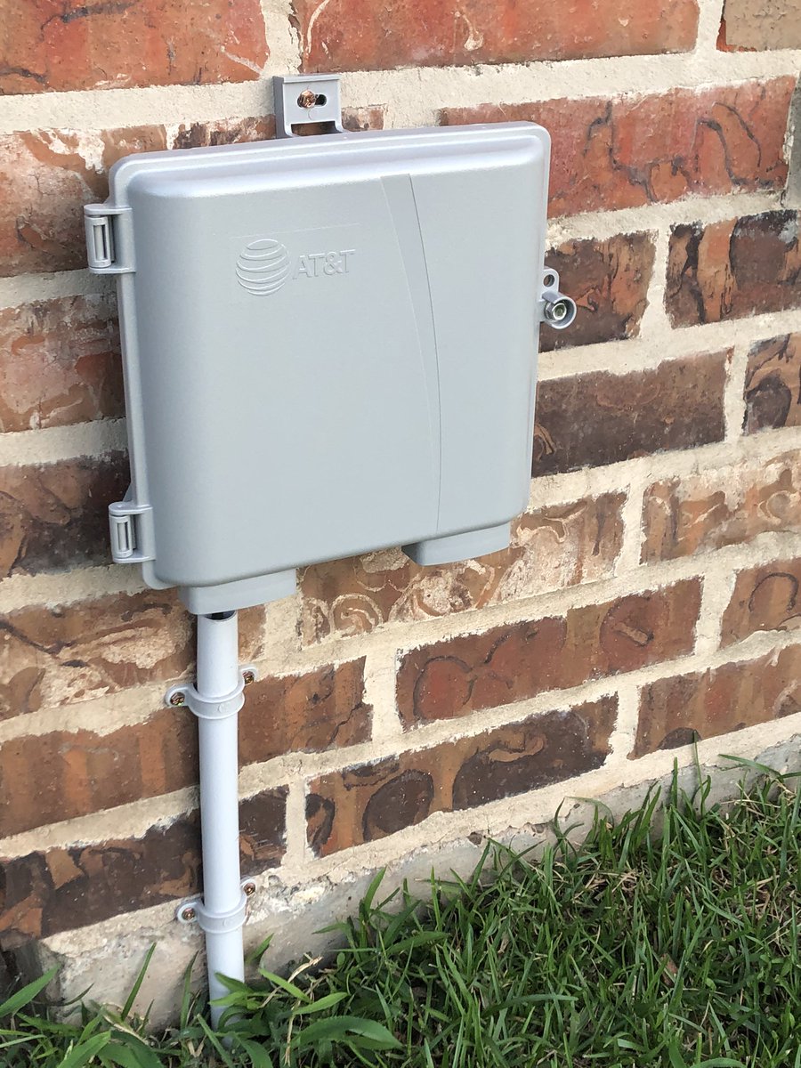RickBatemanJr's tweet photo. Bateman household is learning first-hand the power of fiber broadband! #SoFast! The @ATTPolicyLA technician was super patient w/ all of my questions! #1stClassCustomerService @BPCCCavs @golctcs @StephLDoiron @VeneethI @AshWMullens @LouisianaGov #StrikeUpTheBroadband #ConnectLA https://t.co/FTCLFwGerA