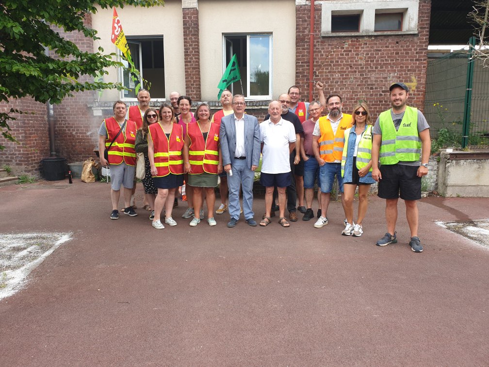 ✨️ Solidarité avec les cheminots en lutte pour les salaires et l’embauche, mais aussi pour qu’ils soient écoutés et entendus. 

➡️ Un service public performant c’est bon pour les usagers !