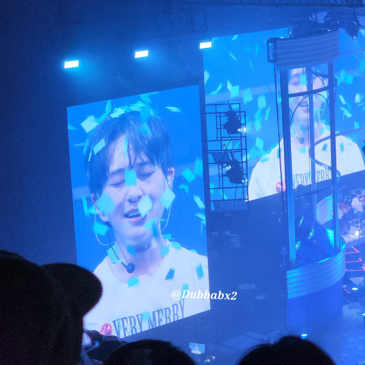 jinkination's tweet photo. its like blessings falling down in the form of confetti and wrapping our confetti fairy with it🥺✨ https://t.co/iHxJe45MxH