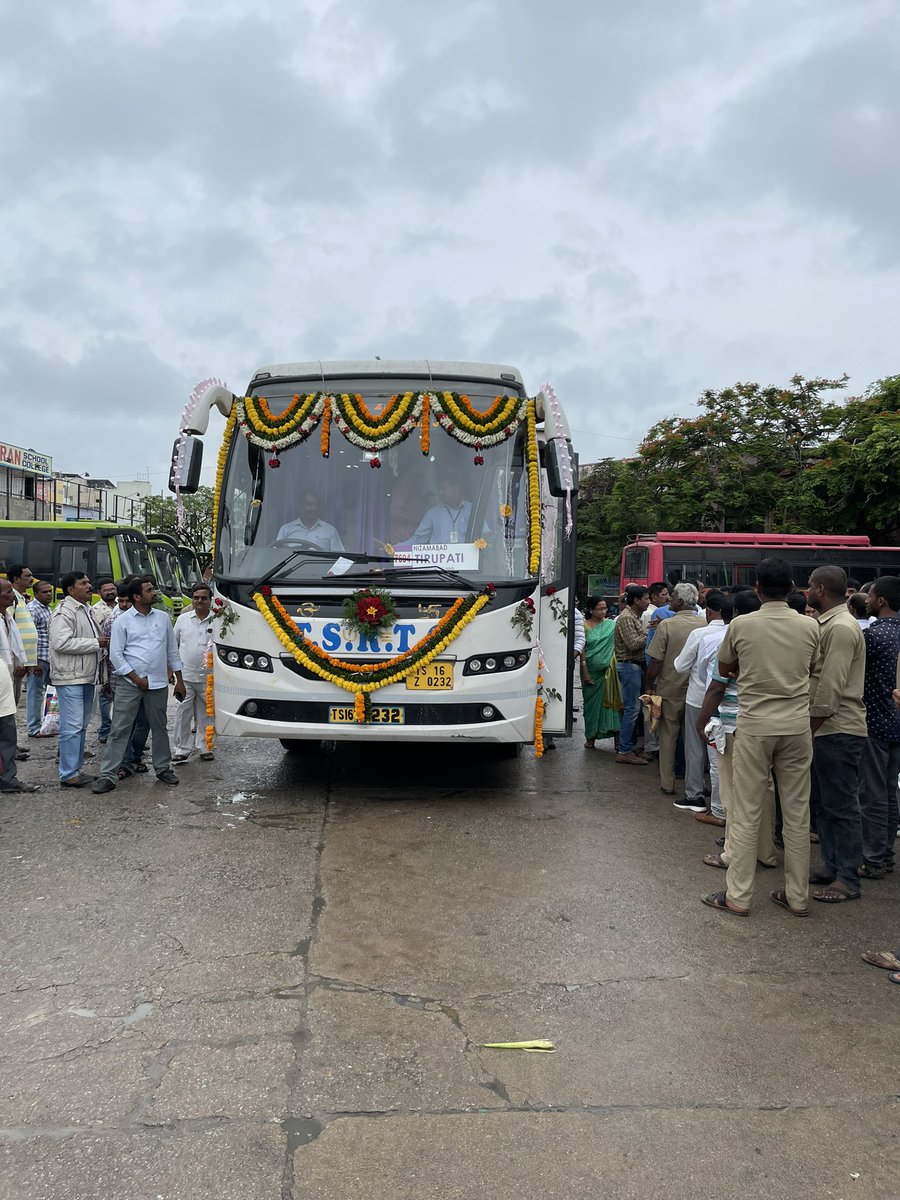 Secy2Chairman's tweet image. Garuda Plus Bus service To Tirupati  with Special Entry Rs 300/- Darshan tickets, inaugurated today by Hon’ble Chairman sir at Nizamabad @tsrtcmdoffice @TSRTCHQ @Govardhan_MLA