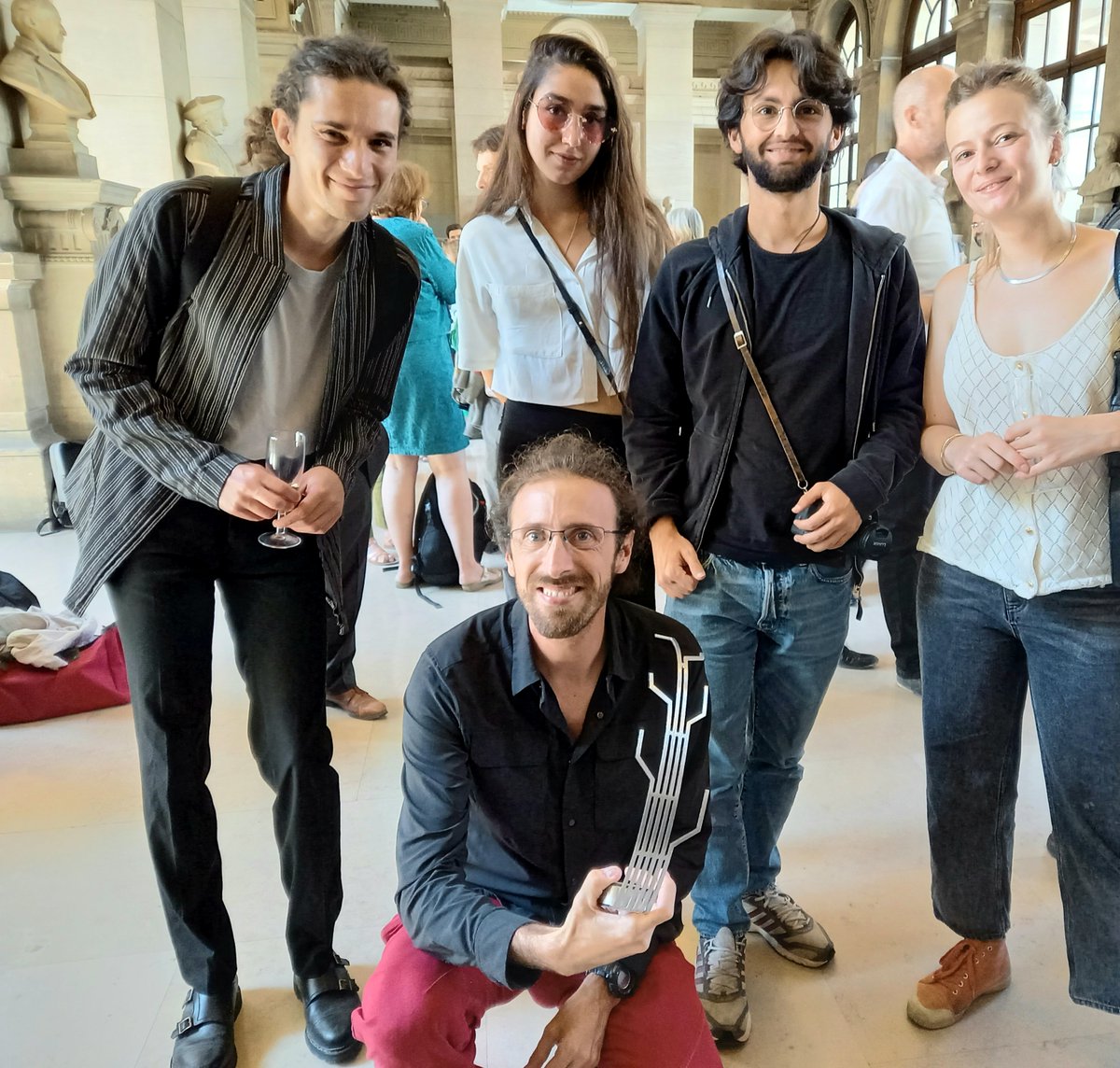 framaka's tweet photo. Et voici les créatrices et créateurs du trophée !
Alix, Lorris, Hugo et Rose, de @Ecole_ArtsDeco (@EnsadLab)
🏆👏👏👏
Ici dans les mains de @GaelVaroquaux pour @scikit_learn lauréat catégorie Communauté du prix science ouverte du logiciel libre de la recherche
cc @ouvrirlascience https://t.co/iblXRW1G0W