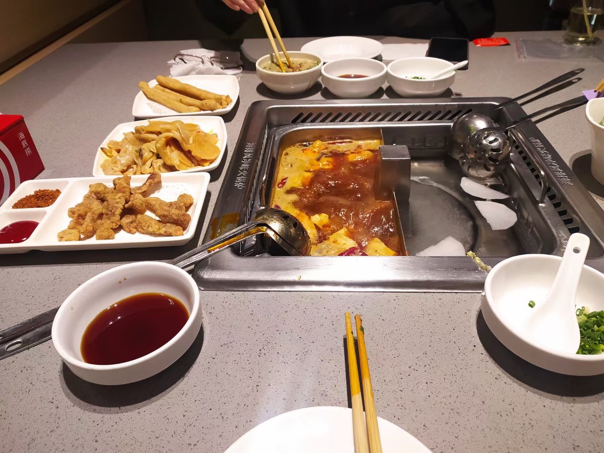 MingyuZmy's tweet photo. @m_o_m_om_o_n_a 菜还没上，就先给你看个汤底吧~😂 https://t.co/MmeuNGHiiD