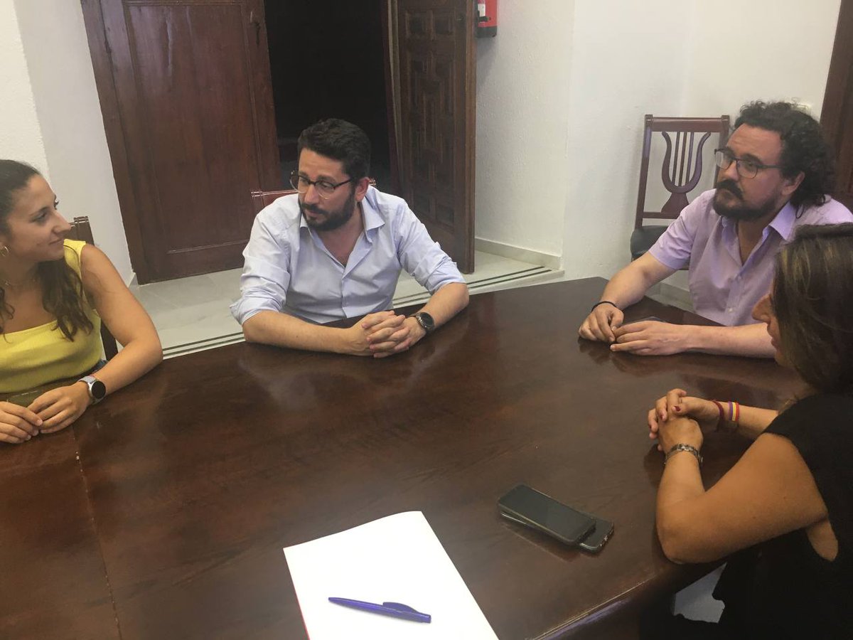Iniciamos en Medina ronda de contacto con las acaldías de IU y grupos municipales de la provincia. Objetivo: empezar a establecer líneas de trabajo de cara a las Elecciones Municipales de 2023. Con <a href="/JorgeRguezPerez/">JorgeRguezTrebujena🔻</a> <a href="/mfernandomac/">M. Fernando Macías</a> <a href="/AnaMedinaCurque/">Ana Medina</a> y compañeros de <a href="/IuMedinaSidonia/">IU Medina Sidonia🔻</a>