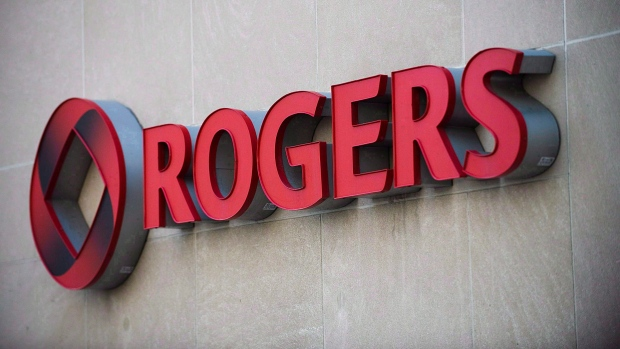 CP24's tweet photo. Rogers customers report outages across Ontario, Quebec https://t.co/yT5rRTIUE3 https://t.co/vi3vgmYKrP