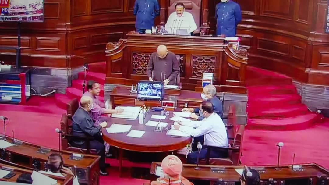 दिल्ली
राज्य सभा सांसद पद की शपथ ग्रहण करते राष्ट्रीय लोकदल के राष्ट्रीय अध्यक्ष माननीय चौधरी जयंत सिंह जी।।
चौधरी साहब आपको बहुत -बहुत शुभकामनाएँ।💐💐💐💐
<a href="/jayantrld/">Jayant Singh</a> <a href="/RLDparty/">Rashtriya Lok Dal</a>