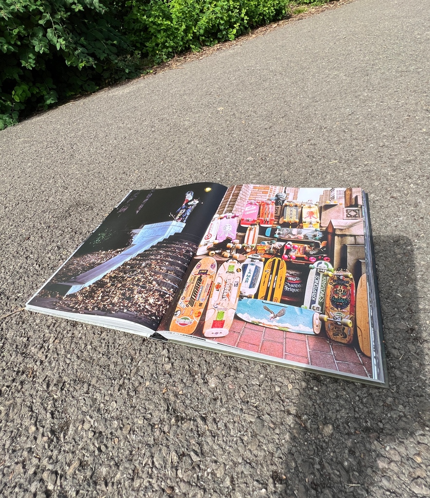 salamanderst's tweet photo. 'The Bible of New York skateboarding' #FullBleed is available now.
#skateboarding #skate #newyorkcity #skateordie
#fullbleedbook #fullbleedbook10yearanniversary
#supreme #thrasher #counterculture #skatephotography #streetphotography https://t.co/XZrU1Lmml1