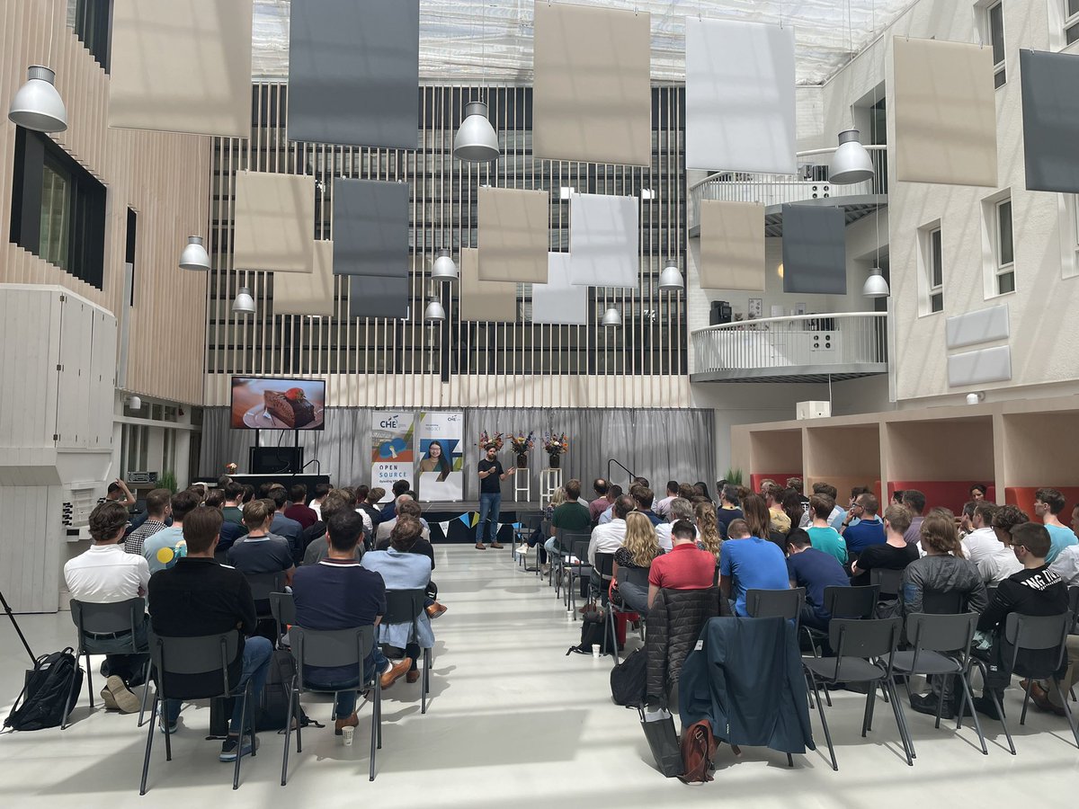 Veel <a href="/ICTValley/">ICTValley</a> leden aanwezig bij het #opensource event van @dehogeschoolede rondom de HBO ICT opleiding met straks ook Awards voor studenten uit de verschillende leerjaren!