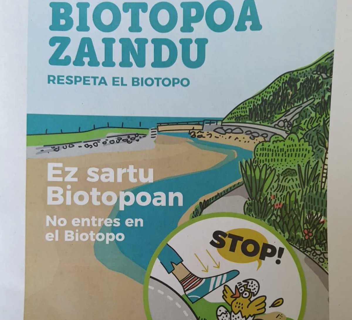 GloriaVzquez9's tweet photo. Campaña para sensibilizar a la ciudadanía sobre la parte 💙 de nuestro #anilloverdeazul 💚💙
✔️Evitad fumar en la playa 
✔️Recoged las colillas en los ceniceros biodegradables que vamos a repartir.
✔️No entréis en la duna, ni a las márgenes del río
✔️Llevad atados a los perros https://t.co/dX68iTUWeB