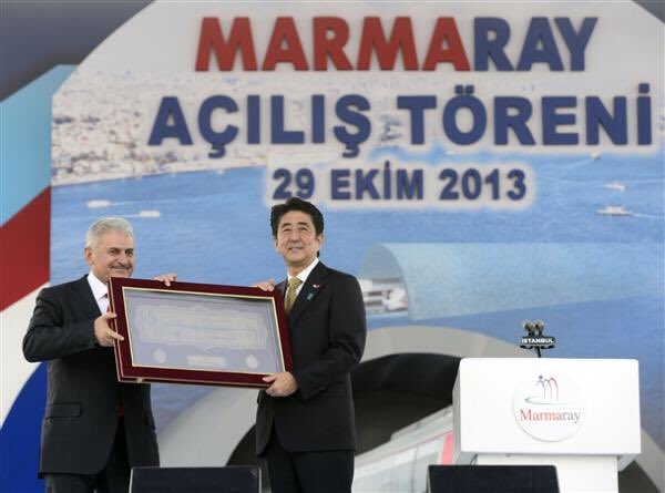 Japonya eski Başbakanı Shinzo Abe’nin silahlı saldırı sonucu hayatını kaybettiğini büyük bir üzüntüyle öğrendim. 

Bu menfur saldırıyı şiddetle kınıyorum.

Ailesine ve Japonya halkına başsağlığı diliyorum.