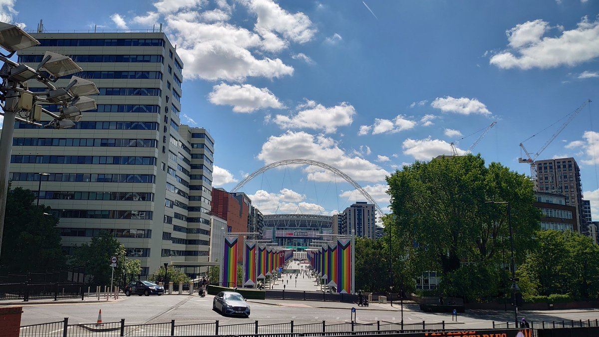 FirstGiveAR's tweet image. Its a scorcher in North West London , and @ArkAcademy is the venue for the year 8 @FirstGiveUK presentation skills workshop. With the inspirational wembley arch in sight I am looking forward to two hours of some amazing team performances!!

@JPFoundation 
#winners
#goals