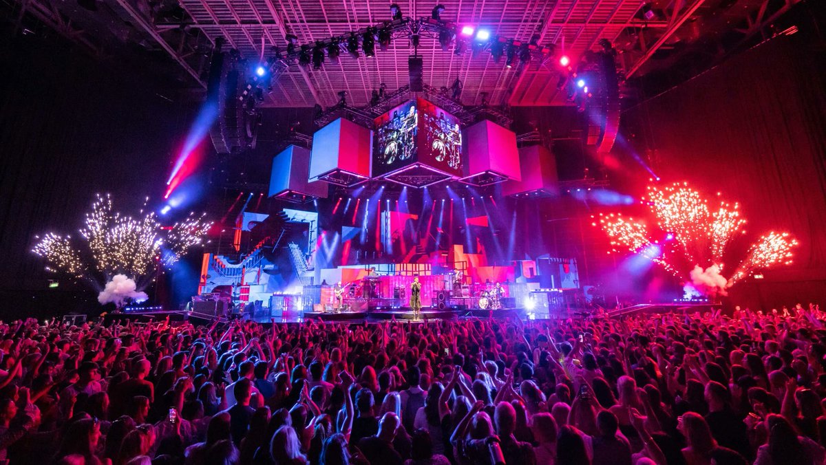 notchvfx's tweet image. &quot;Using Notch we could make last-minute changes without the headaches of overnight render farm renders. We could also pixel map within Notch, which was invaluable&quot;, says Tom Wall of @blinkinLAB about their work with @MIRRADInfo for @thescript go.notch.one/thescript #madewithnotch