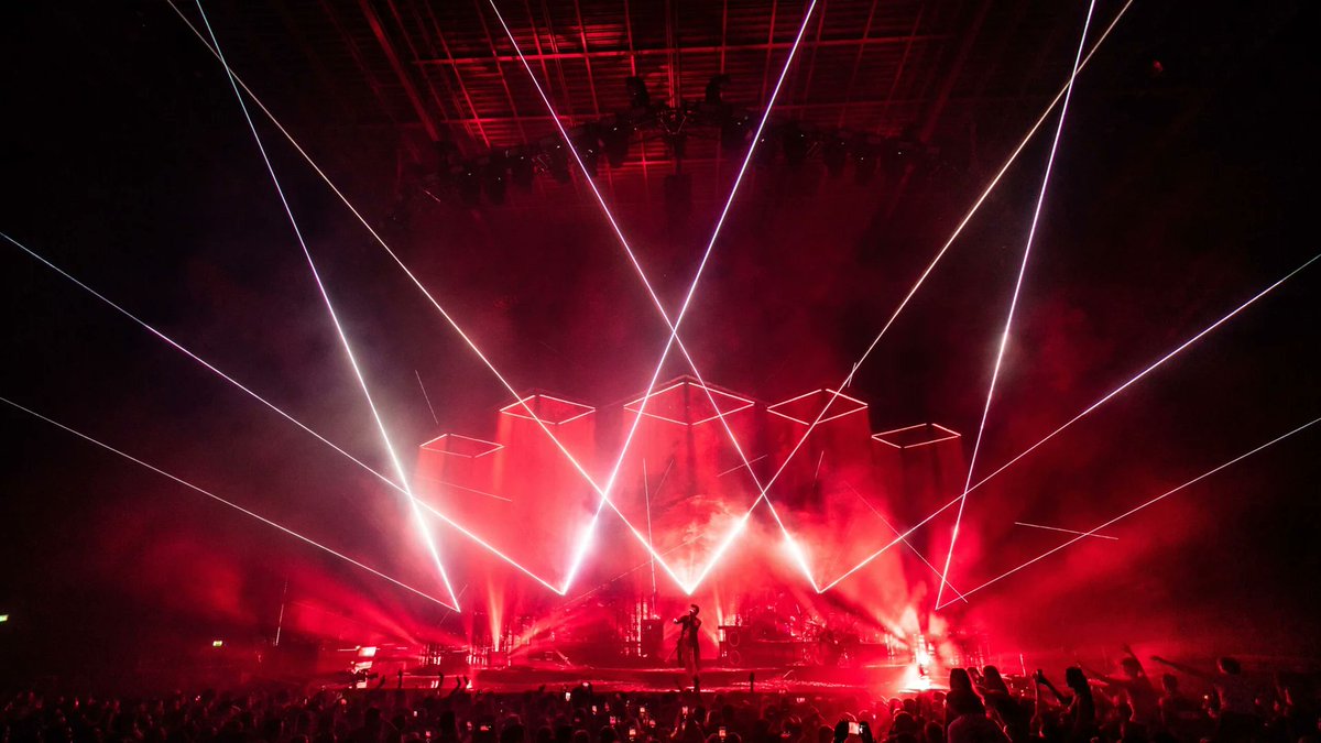 notchvfx's tweet image. &quot;Using Notch we could make last-minute changes without the headaches of overnight render farm renders. We could also pixel map within Notch, which was invaluable&quot;, says Tom Wall of @blinkinLAB about their work with @MIRRADInfo for @thescript go.notch.one/thescript #madewithnotch