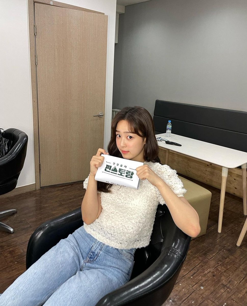 choiyebins's tweet photo. Yebin instagram update

she will appear on funstaurant 👩‍🍳🍳

#ChoiYebin #최예빈 https://t.co/GCBTNWgqSq