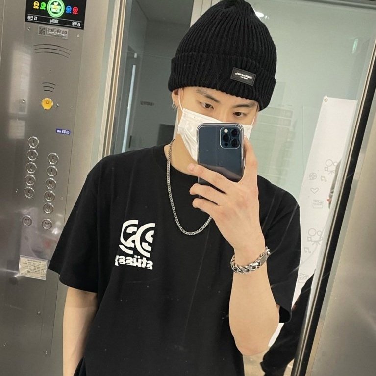 Oh jadi ini yang hiatus kg balik balik
Wkwk gw dah balik nih, lo kapan eric ?
Yaaa walaupun gw balik bentaran doang