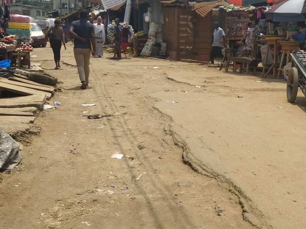 trafficbutter's tweet photo. " @TrackaNG: We are tracking the deplorable state of bad roads and abandoned road projects in Lagos state. Send us pictures of bad roads and pot holes in your area. Public funds must work for the good of the people.#FixLagosroads @Mr_JAGs @followlasg https://t.co/N4WhFAkzZ8
