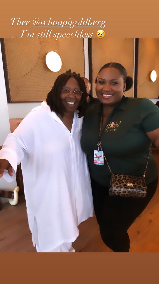 l0ve_ge's tweet image. The works of my hands are blessed. My steps are ordered by God. My feet enter rooms that are filled with global opportunities. Your girl was the ONLY Bahamian MUA on set of The View’s 25th season taping here in The Bahamas! I’m so grateful. (Wish my Grammy could’ve seen me. 🕊)