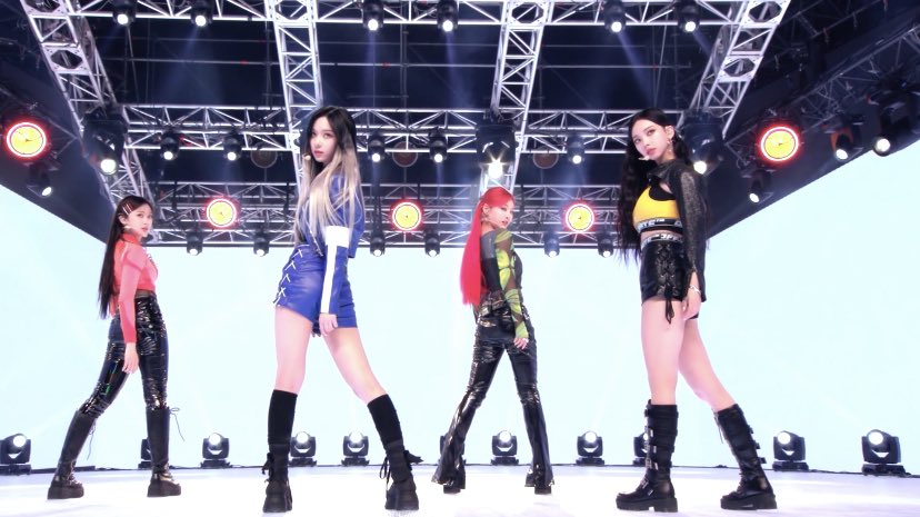 aespa_off's tweet photo. aespa - ‘Next Level’ PERFORMANCE STAGE #2 ⚔️

https://t.co/M32nAdxcOV

#aespa #에스파 #NextLevel #DebutSingle #PERFORMANCE_STAGE #YG https://t.co/iIXmOnGpk2
