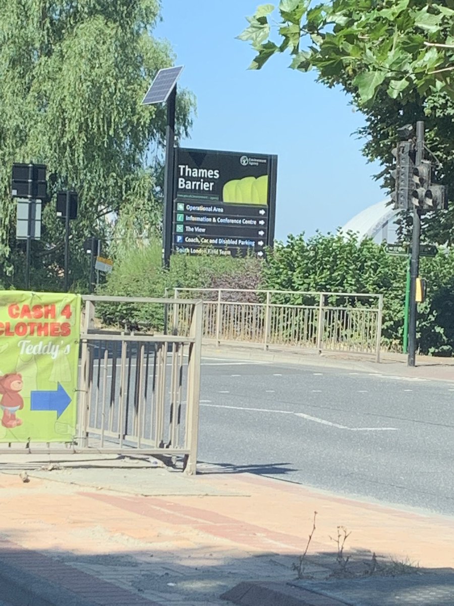 clintwillson's tweet image. Amazing weather for a visit to the #ThamesTidalBarrier with @LSU @LSUEngineering @LSU_CEE #LSUStudyAbroad22 students.