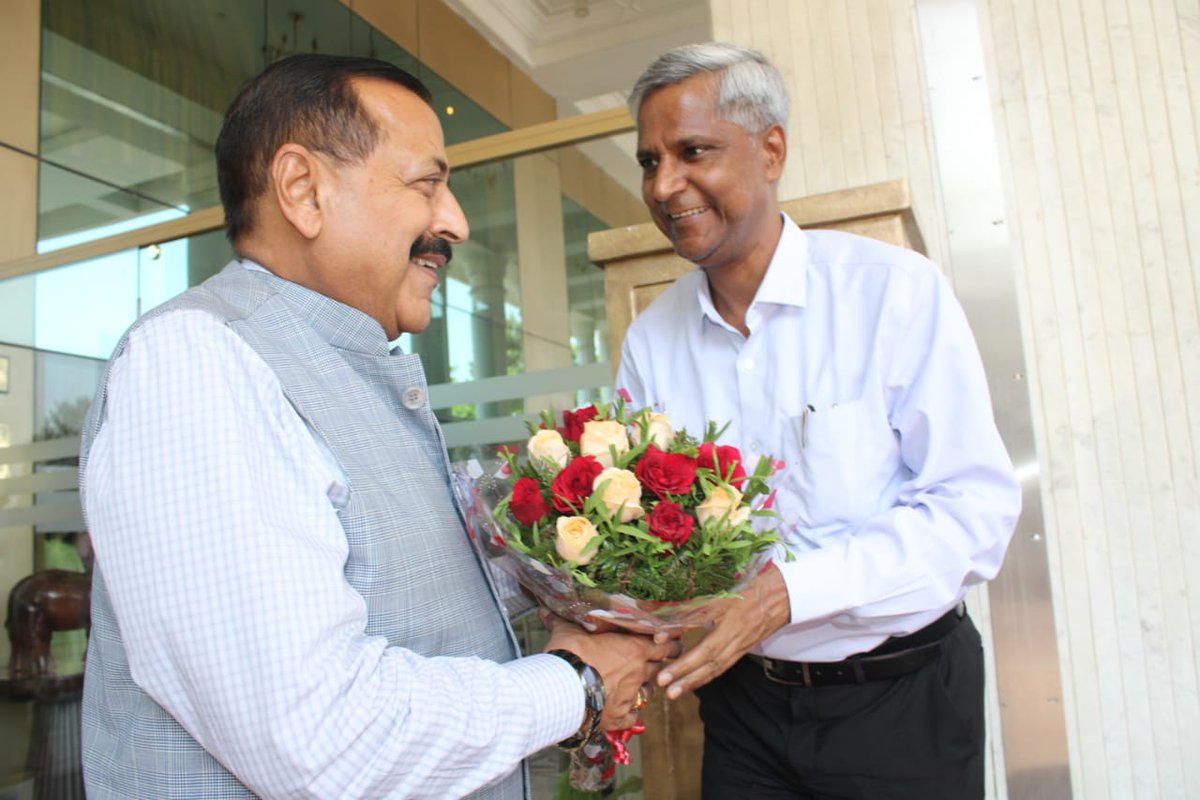 डा0 जितेन्द्र सिंह जी, मा0 केन्द्रीय राज्य मंत्री, विज्ञान एवं प्रौद्योगिकी, पृथ्वी विज्ञान, कार्मिक, लोक शिकायत एवं पेंशन मंत्रालय भारत सरकार द्वारा जनपद का भृमण किया गया।
<a href="/CMOfficeUP/">CM Office, GoUP</a> <a href="/ChiefSecyUP/">S.P. Goyal, Chief Secretary, GoUP</a> <a href="/UPGovt/">Government of UP</a> <a href="/InfoDeptUP/">Information and Public Relations Department, UP</a>