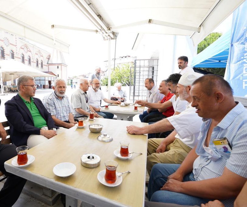 hilmiturkmen34's tweet photo. Cuma vakti sonrası cemaatle içilen çayın tadı kesinlikle farklı :) https://t.co/g2BoOgZBl6