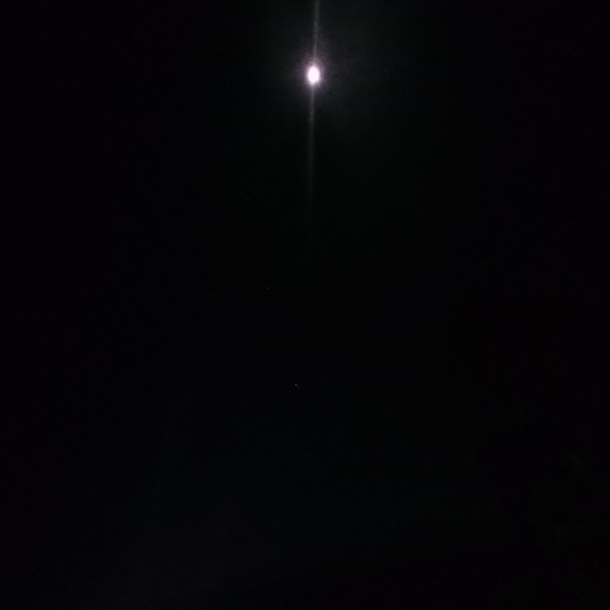 iHugAine's tweet photo. the moon is beautiful, isn't it? @dlunaev https://t.co/CPkLBim70A