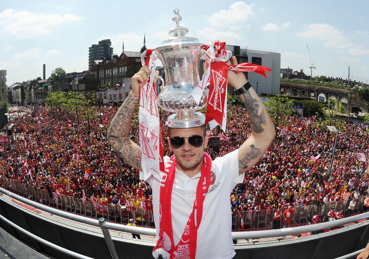 Arsenal's tweet photo. Our Jack... 

For 𝘁𝗵𝗮𝘁 game against Barca to 𝘁𝗵𝗮𝘁 goal against Norwich, and everything in between - we love you ❤️

A star on the pitch and a supporter off it. You lived the dream. 

Congratulations on an incredible career, @JackWilshere 👊 https://t.co/dpPLLqlb01