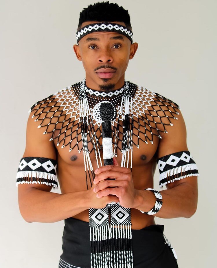 EmihleFungani's tweet photo. We’ve all been waiting for the king to make his way home , tomorrow is the day litbombs ❤️💣😎
#LiboNjombaXHomeComing 
LIBO NJOMBA X HOMECOMING 
LIBO AT STEVE BIKO CENTRE
WELCOME HOME LIBO https://t.co/olN20JBqyD