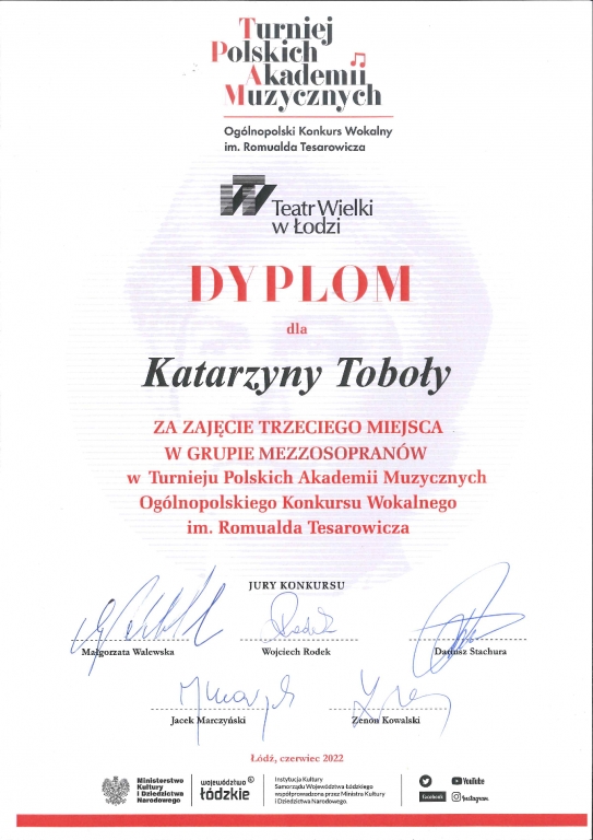 AMKLwroc's tweet photo. Katarzyna Toboła, studentka klasy śpiewu solowego prof. dr hab. Agaty Młynarskiej-Klonowskiej, zajęła III miejsce w Ogólnopolskim Konkursie Wokalnym im. Romualda Tesarowicza w kategorii mezzosopran.

Serdecznie gratulujemy!

https://t.co/cfu3RCjHXn https://t.co/pePsYqqDfG