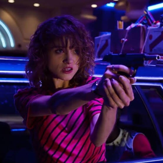 timetogay's tweet photo. nancy wheeler with a gun >>>>> https://t.co/wwybLOoh4J