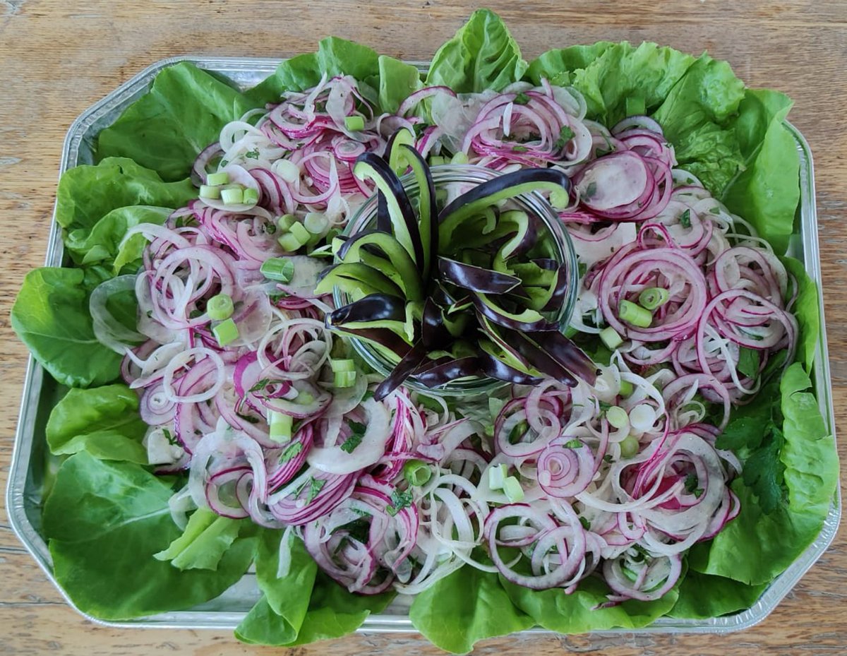 RompelLab's tweet photo. Onion #salad incorporating a sweet pepper guest - a #delicious #HealthyMeal to kick off your #weekend #ChemistsWhoCook #ChemistsCanCookππ₯ https://t.co/n5y4GcH50a