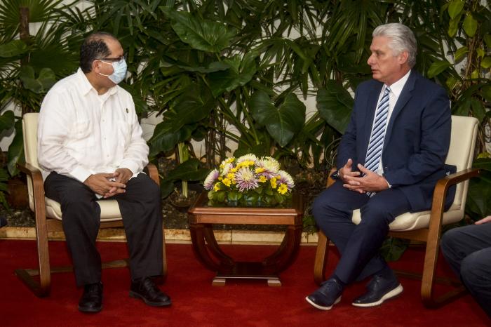 Presidente <a href="/DiazCanelB/">Miguel Díaz-Canel Bermúdez</a> recibió a subsecretario general #NNUU y director América Latina y Caribe de <a href="/PNUDLAC/">PNUD América Latina y el Caribe</a> Luis Felipe López-Calva. En amistoso encuentro agradeció tradicional cooperación del organismo internacional con #Cuba y su apoyo a lucha contra bloqueo #EEUU. <a href="/MINCEX_CUBA/">MINCEX🇨🇺</a>