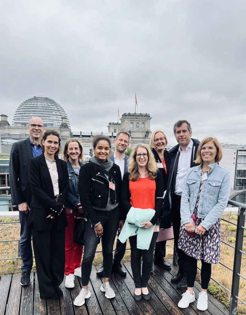 andmoeller's tweet photo. 24 Stunden politisches Teambuilding in Berlin: Mit @TRUMPF_News Kolleginnen &amp; @KFurtenbach @RaBerghausen @manuel_thomae im Jakob-Kaiser-Haus, auf der Besucherebene des Bundestags, zu Tisch mit MdB @SteffenBilger, im Tränenpalast — und finally @thelaend #stallwaechterparty🍻🥂 https://t.co/fHnF77zZ5J