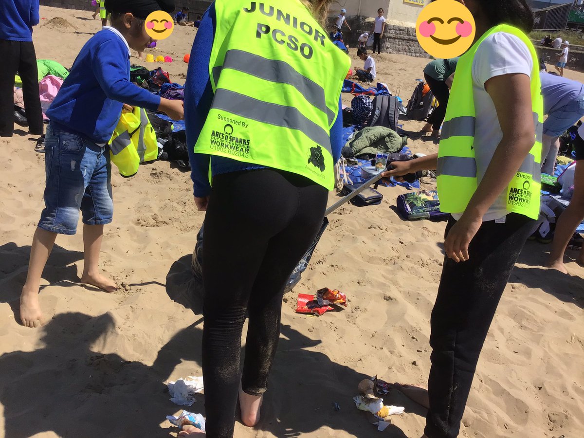 MissMole5's tweet photo. Year 4 litter picking at Weston beach yesterday as part of their learning challenge outcome 🗑 @DevonshireJun https://t.co/Qpwy3Y5ZH9