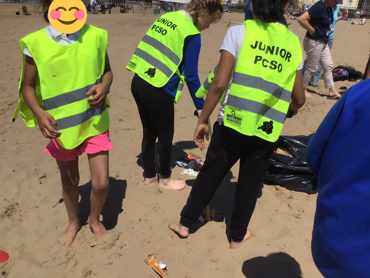 MissMole5's tweet photo. Year 4 litter picking at Weston beach yesterday as part of their learning challenge outcome 🗑 @DevonshireJun https://t.co/Qpwy3Y5ZH9